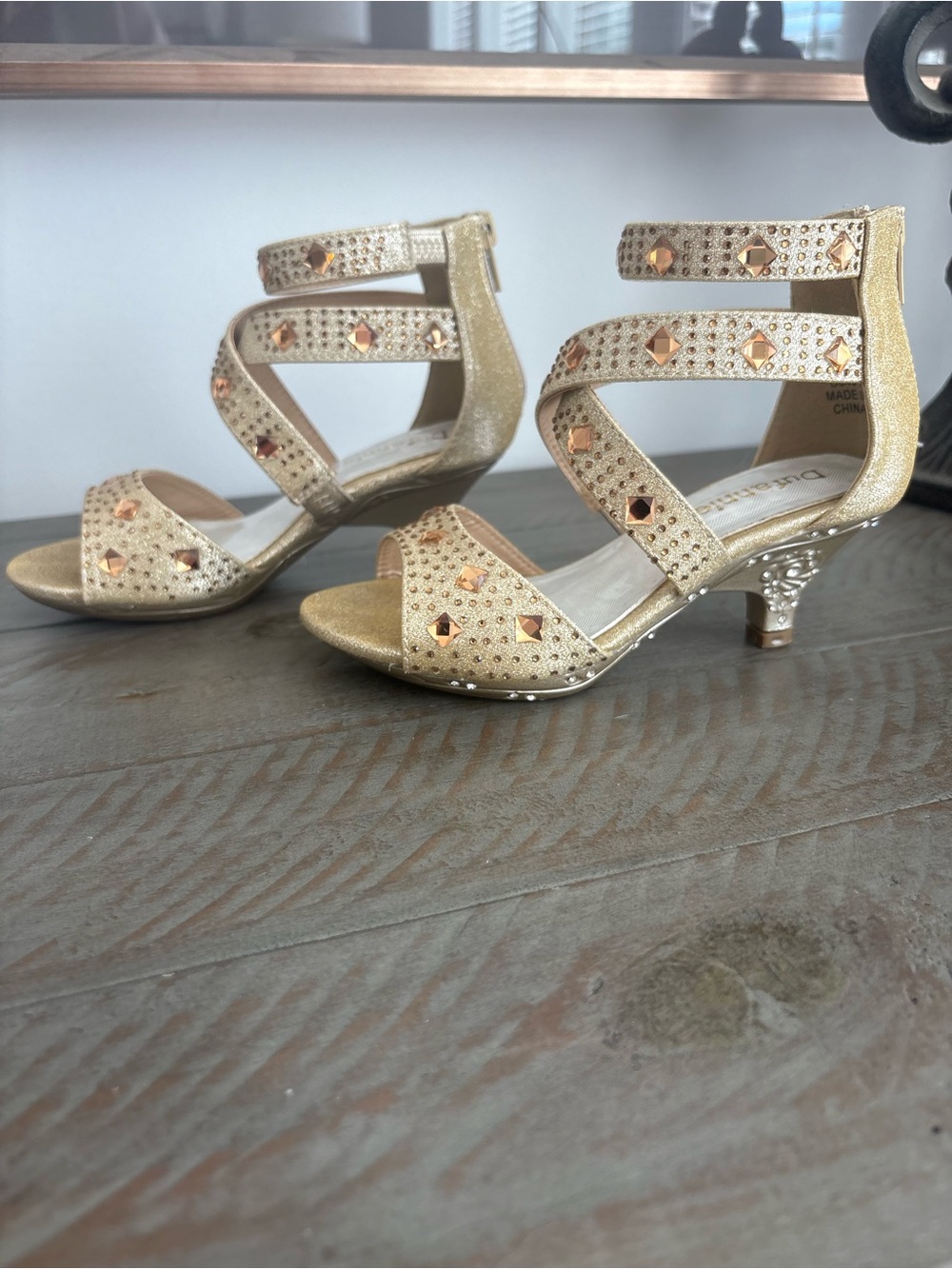 Girl’s Dream Pairs Low Heel Dress Pump (Sz 12)